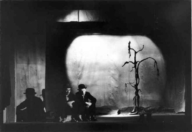 en-attendant-godot-e1362866894164